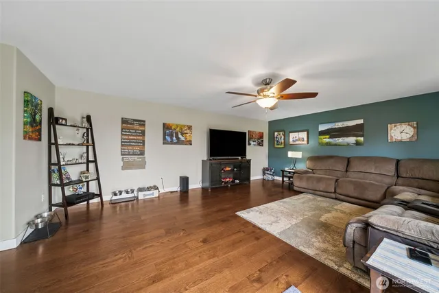 $685,000 | 109 View Point Drive, Salkum, WA 98582