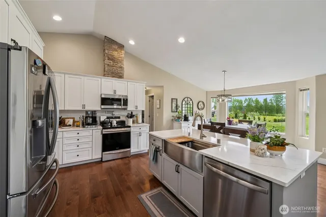 $685,000 | 109 View Point Drive, Salkum, WA 98582