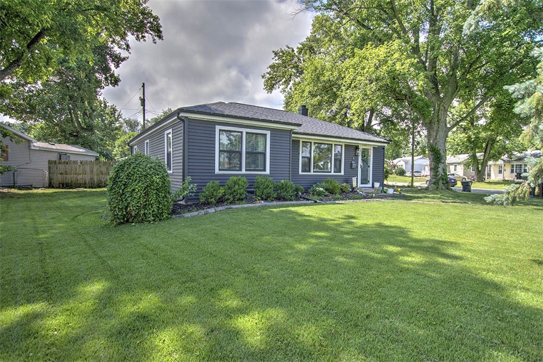 6 2nd South Shores Avenue Decatur, IL 62521 - Photo 5 of 24 a front view of house with yard and green space