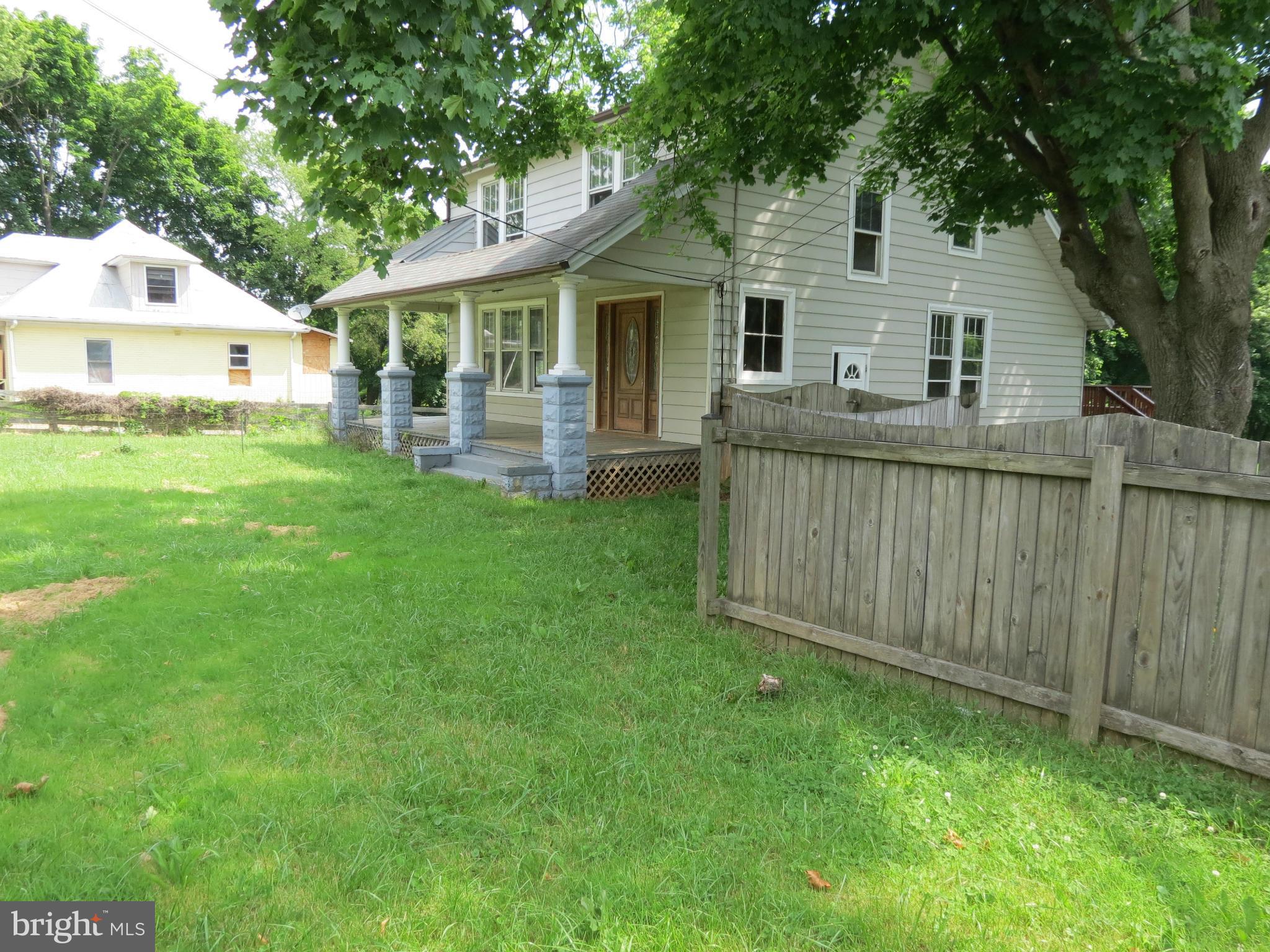 27609 Ridge Road Damascus, MD 20872 - Photo 2 of 29 Front Yard