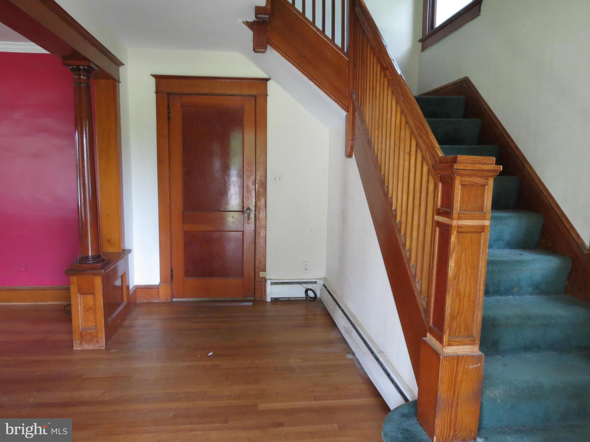 27609 Ridge Road Damascus, MD 20872 - Photo 4 of 29 Foyer