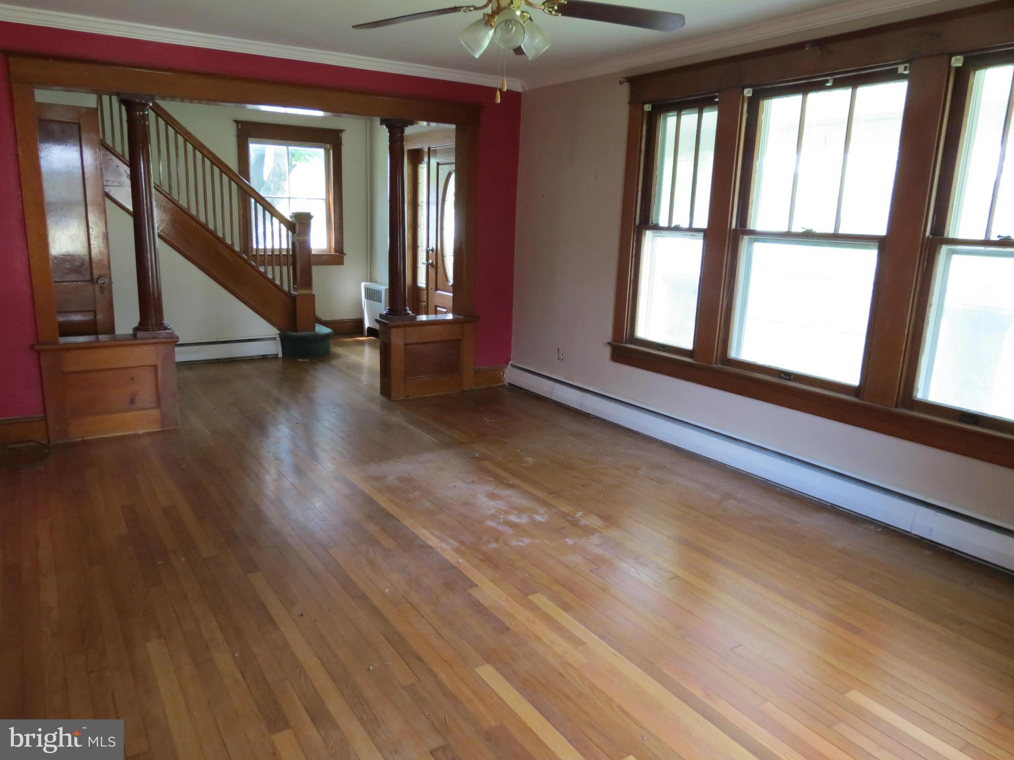 27609 Ridge Road Damascus, MD 20872 - Photo 5 of 29 Living Room