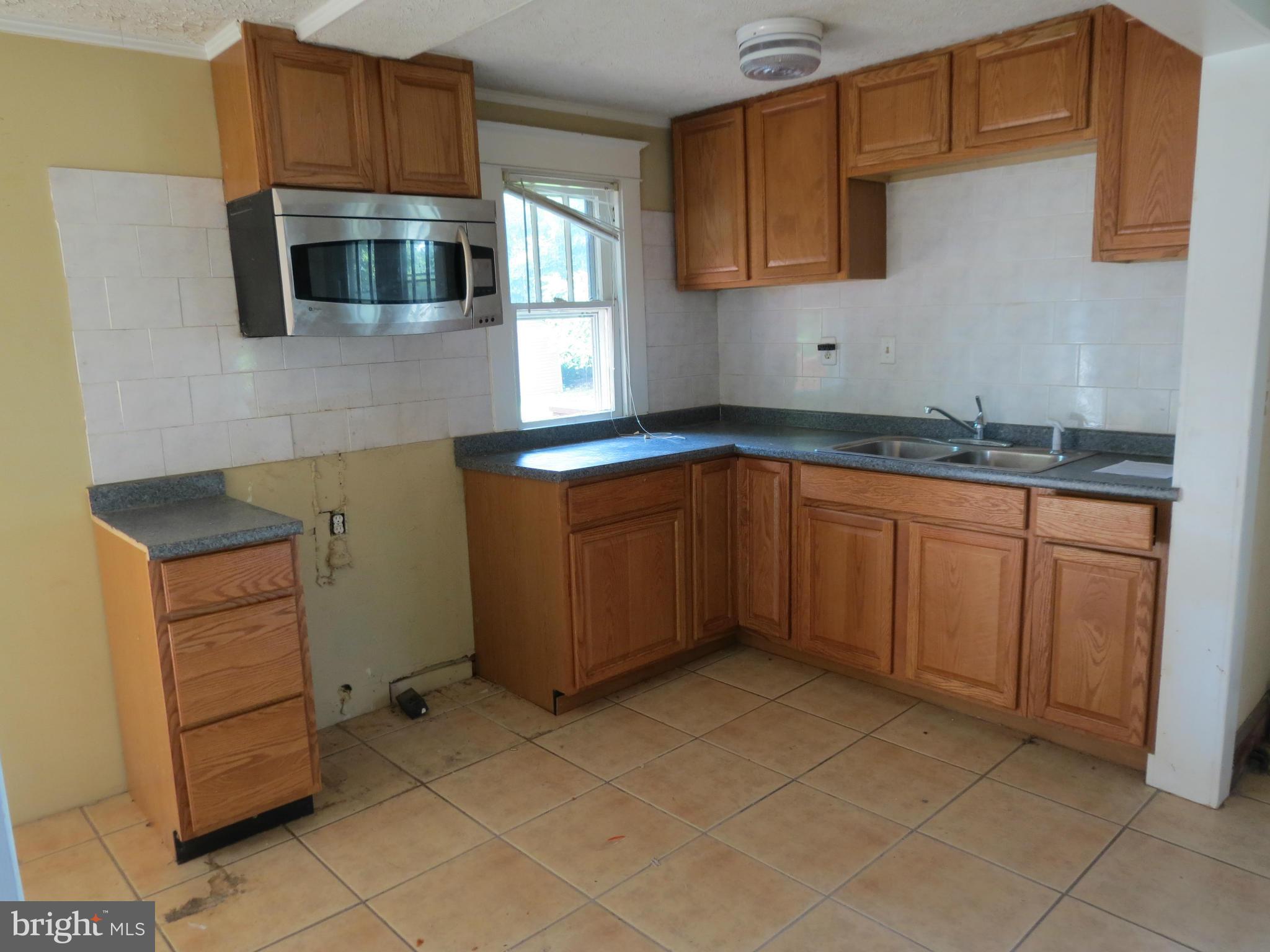 27609 Ridge Road Damascus, MD 20872 - Photo 9 of 29 Kitchen