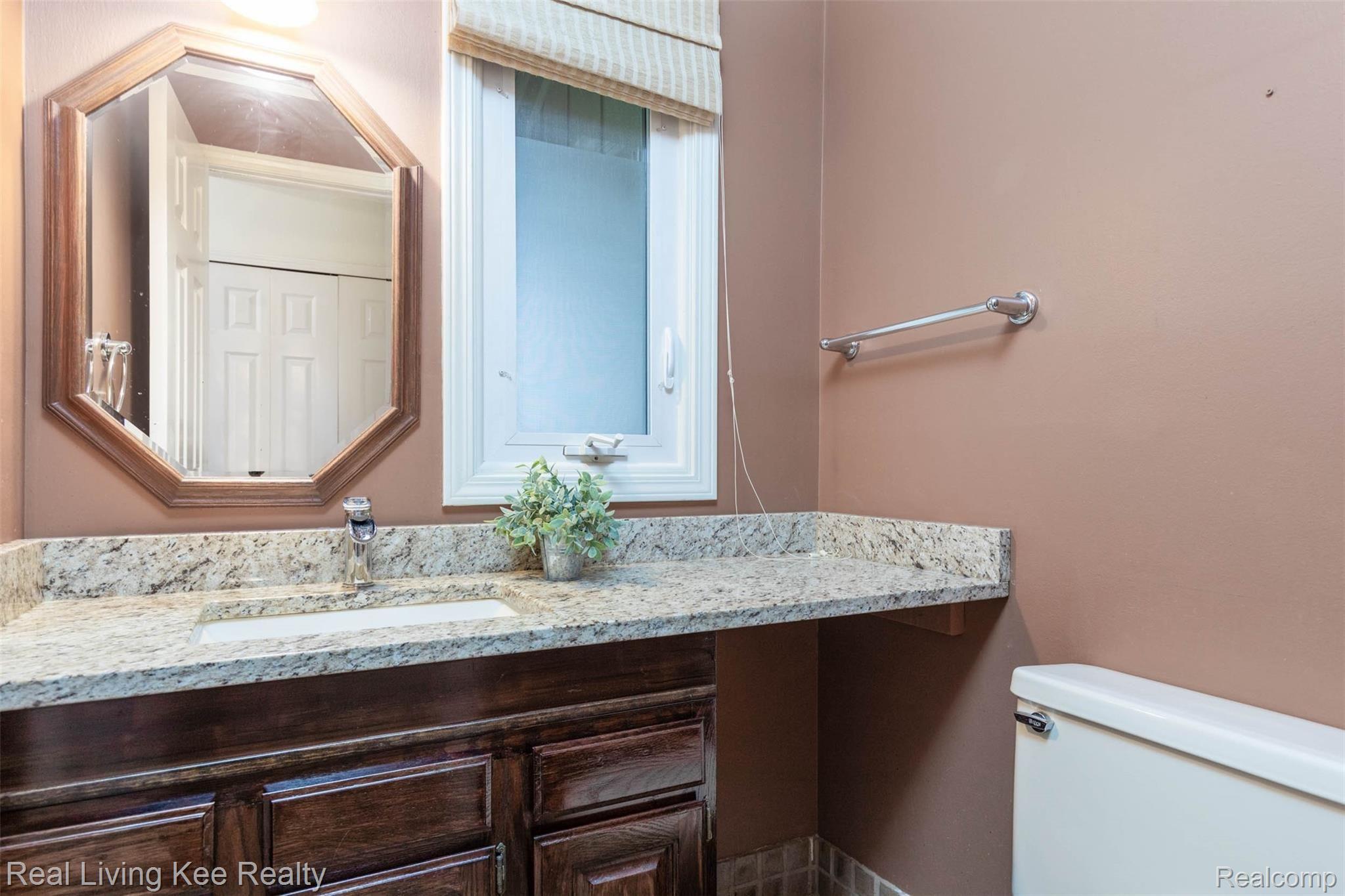 440 Lake Forest Road Rochester, MI 48309 - Photo 12 of 32 440 Lake Forest Rd-13.jpg