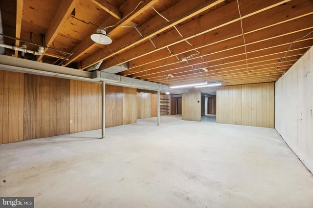 $525,000 | 2710 East Lansdowne Drive, Wilmington, DE 19810