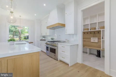 $2,500,000 | 6301 Phyllis Lane, Bethesda, MD 20817