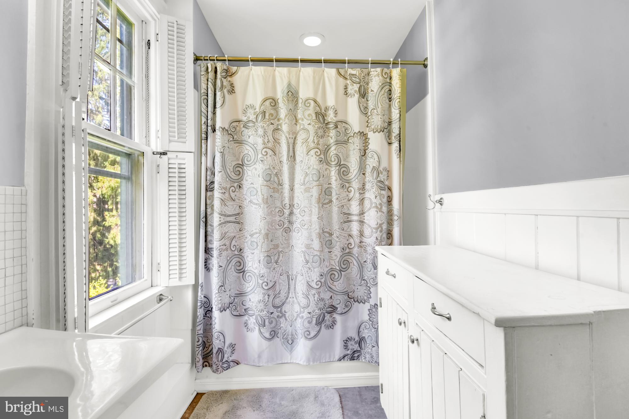 1015 Windsor Road Baltimore, MD 21208 - Photo 20 of 27 Nice storage in bath