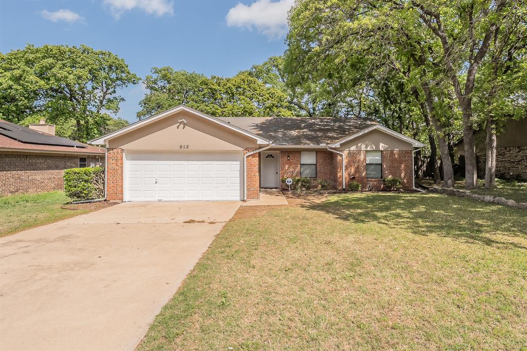 912 Red Oak Street Azle, TX 76020 - Photo 2 of 40
