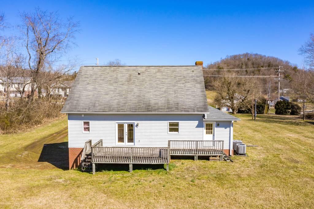 621 Fordtown Road Kingsport, TN 37663 - Photo 7 of 70 621 Fordtown Road (18 of 70)