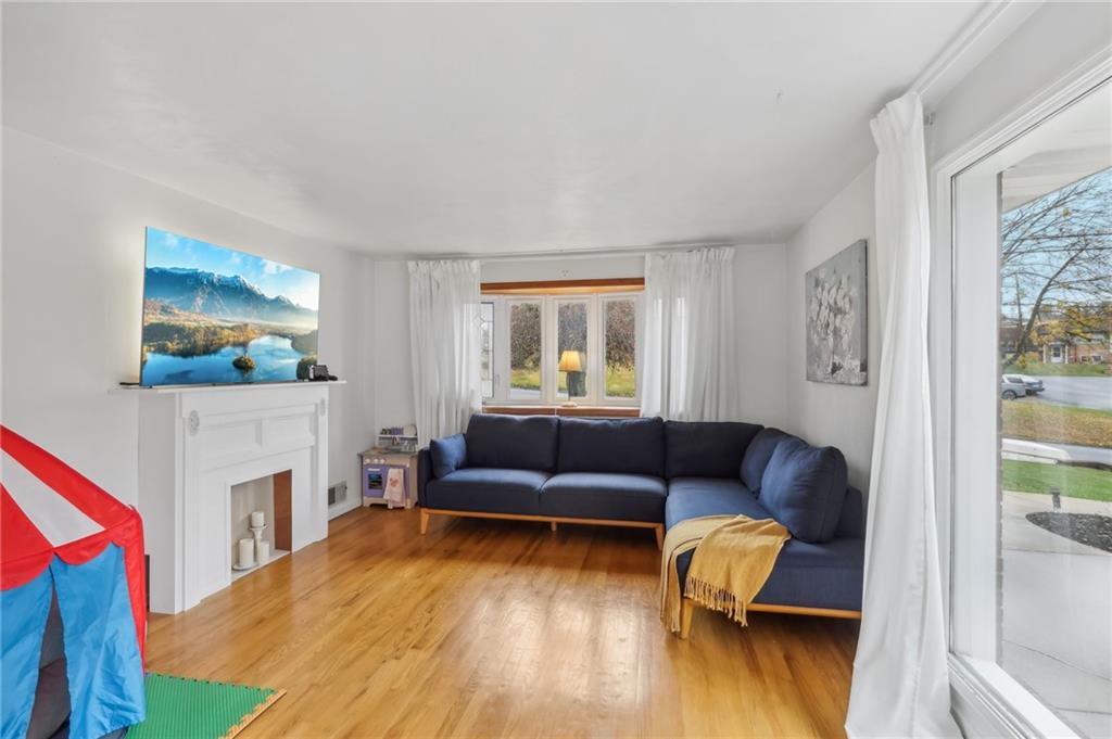 14178 Roberta Drive Irwin, PA 15642 - Photo 4 of 32