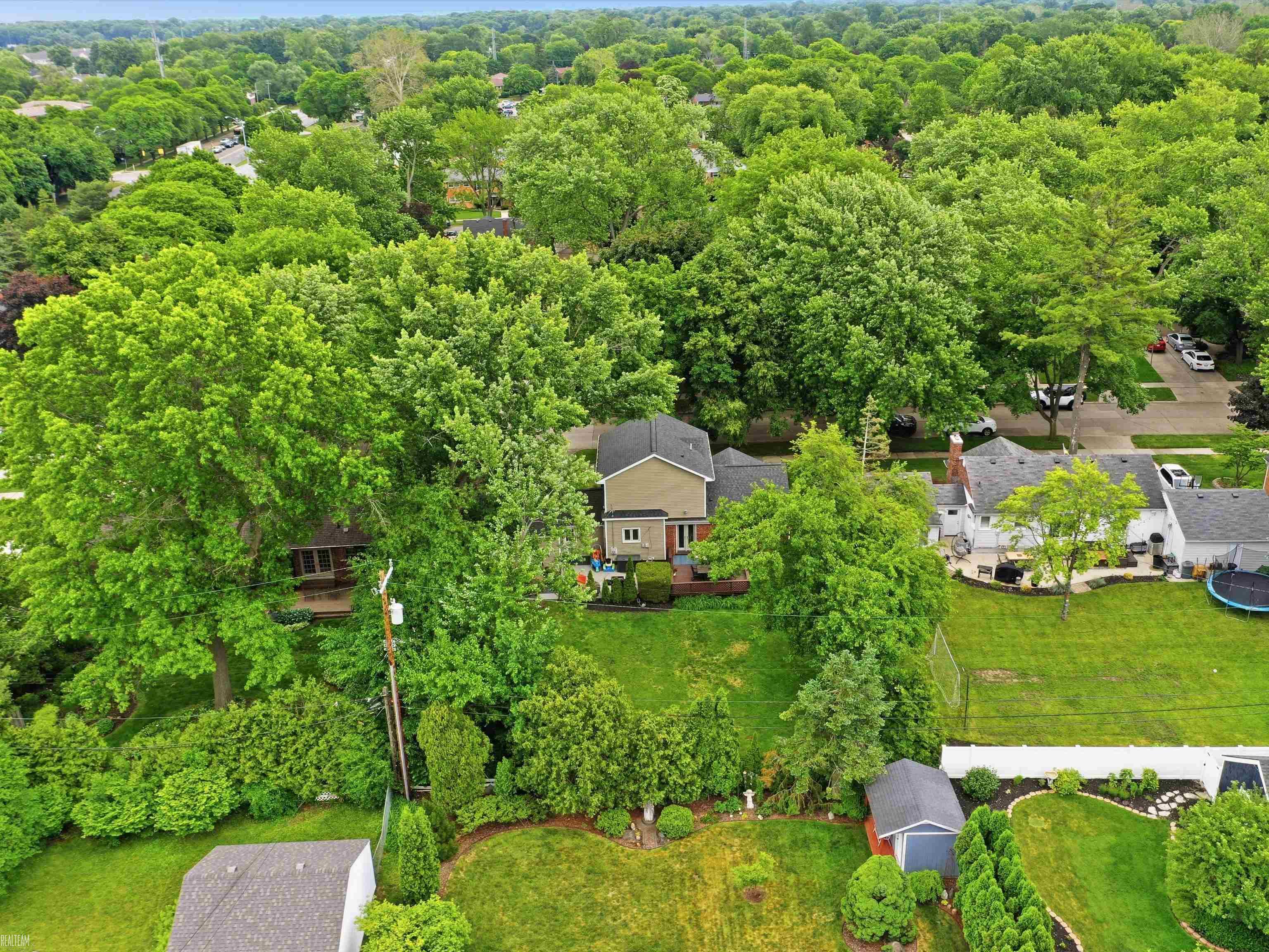 2622 Bembridge Road Royal Oak, MI 48073 - Photo 45 of 46