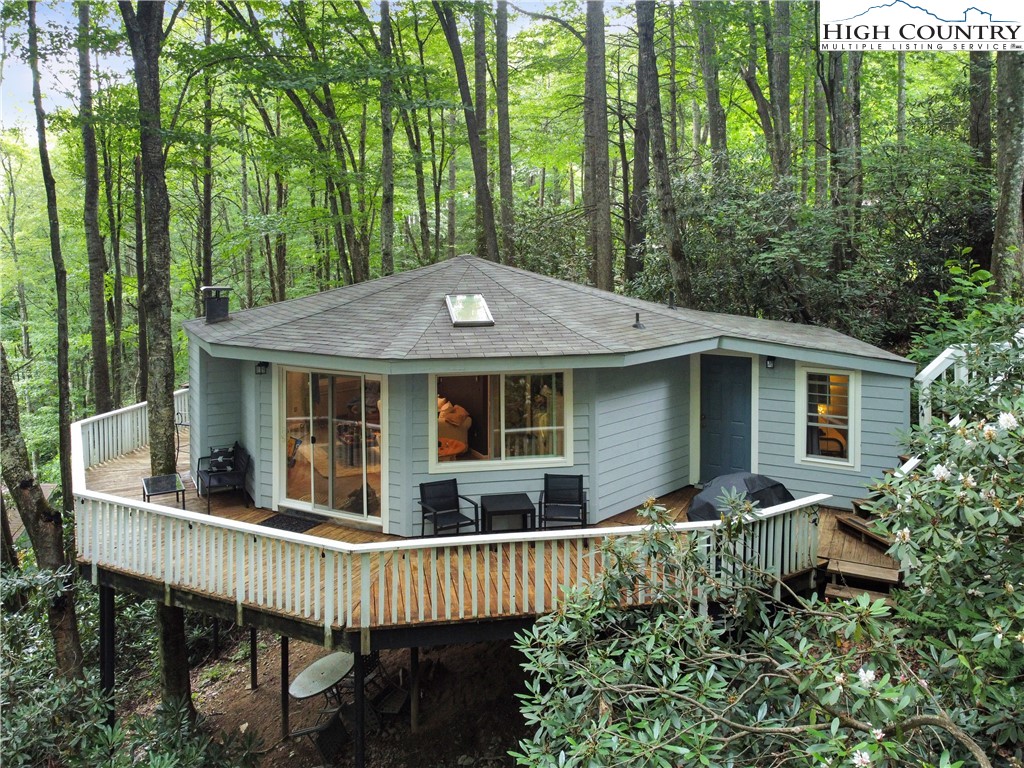 560 Laurel Ridge Banner Elk, NC 28604 - Photo 1 of 33