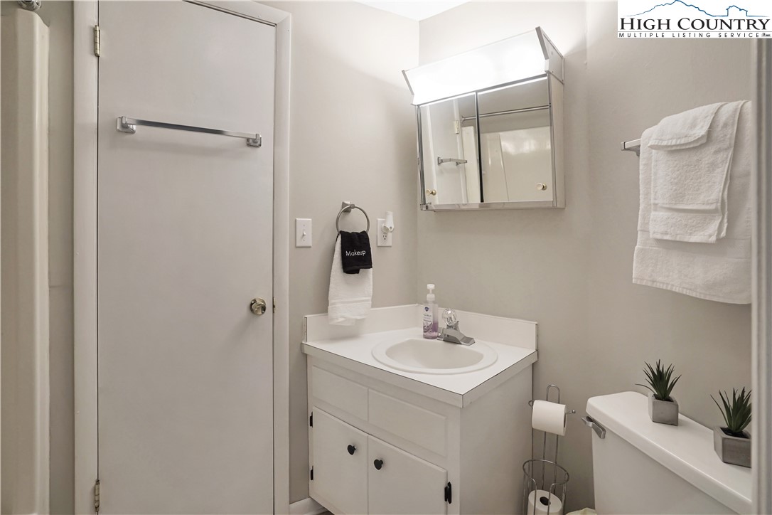 560 Laurel Ridge Banner Elk, NC 28604 - Photo 11 of 33