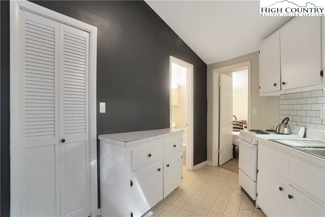 560 Laurel Ridge Banner Elk, NC 28604 - Photo 15 of 33