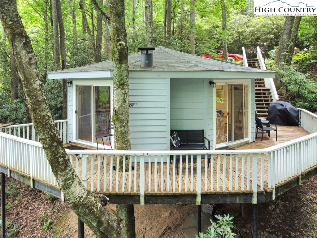 560 Laurel Ridge Banner Elk, NC 28604 - Photo 2 of 33