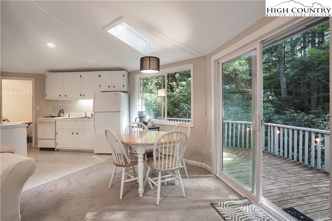 560 Laurel Ridge Banner Elk, NC 28604 - Photo 5 of 33