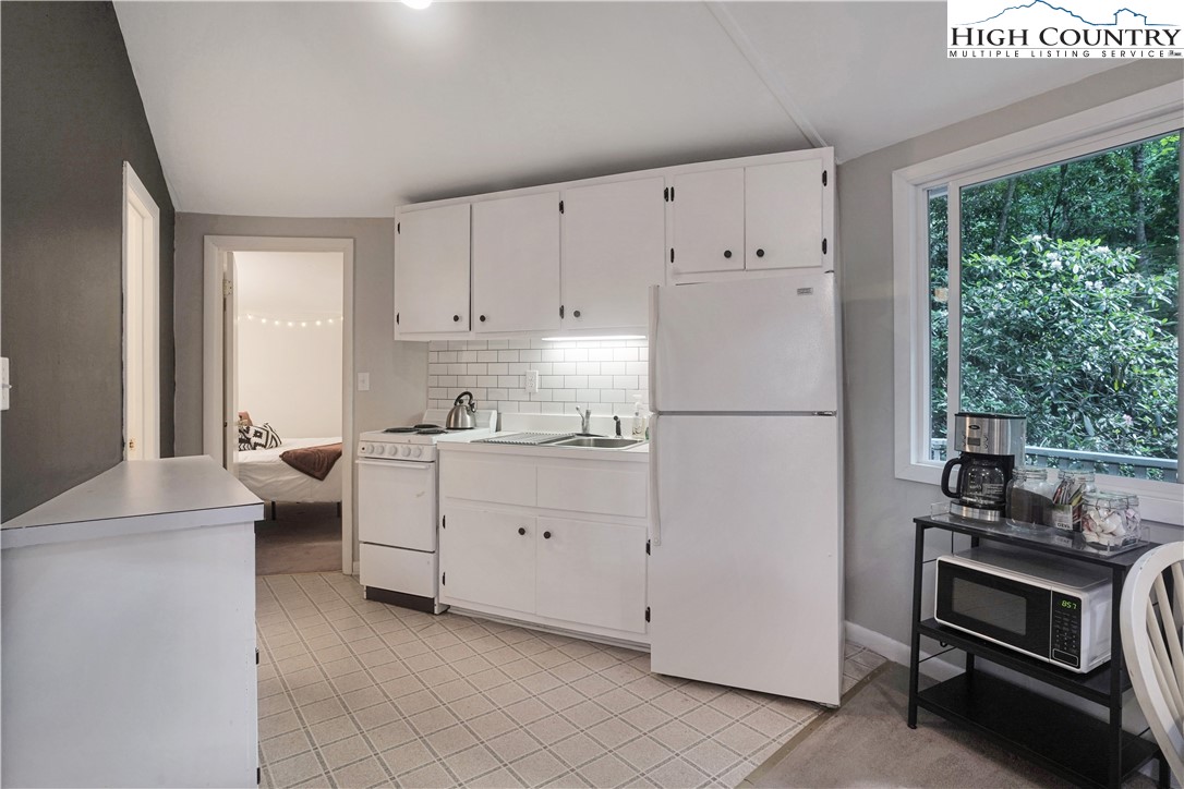 560 Laurel Ridge Banner Elk, NC 28604 - Photo 6 of 33