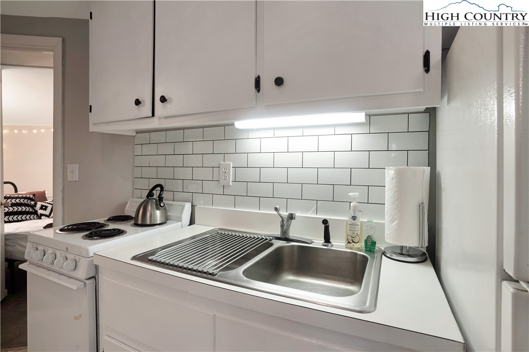 560 Laurel Ridge Banner Elk, NC 28604 - Photo 7 of 33