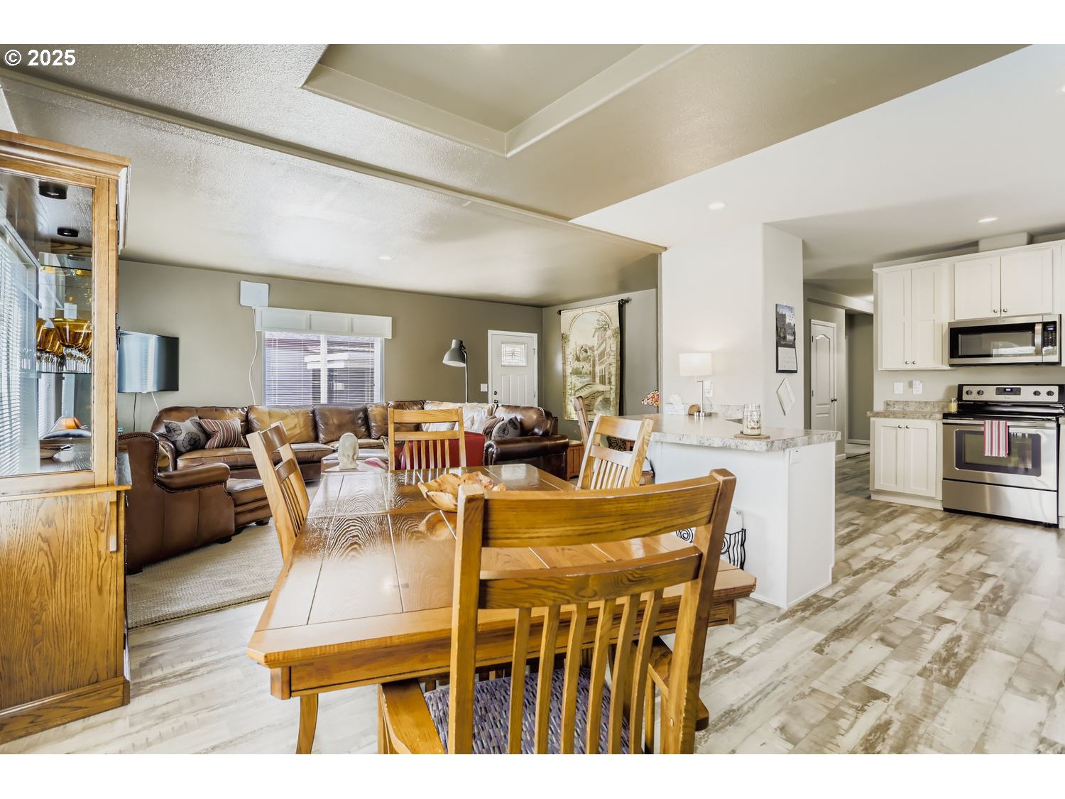 835 Southeast 1st Avenue, Unit 12 Canby, OR 97013 - Photo 3 of 11 Dining Room