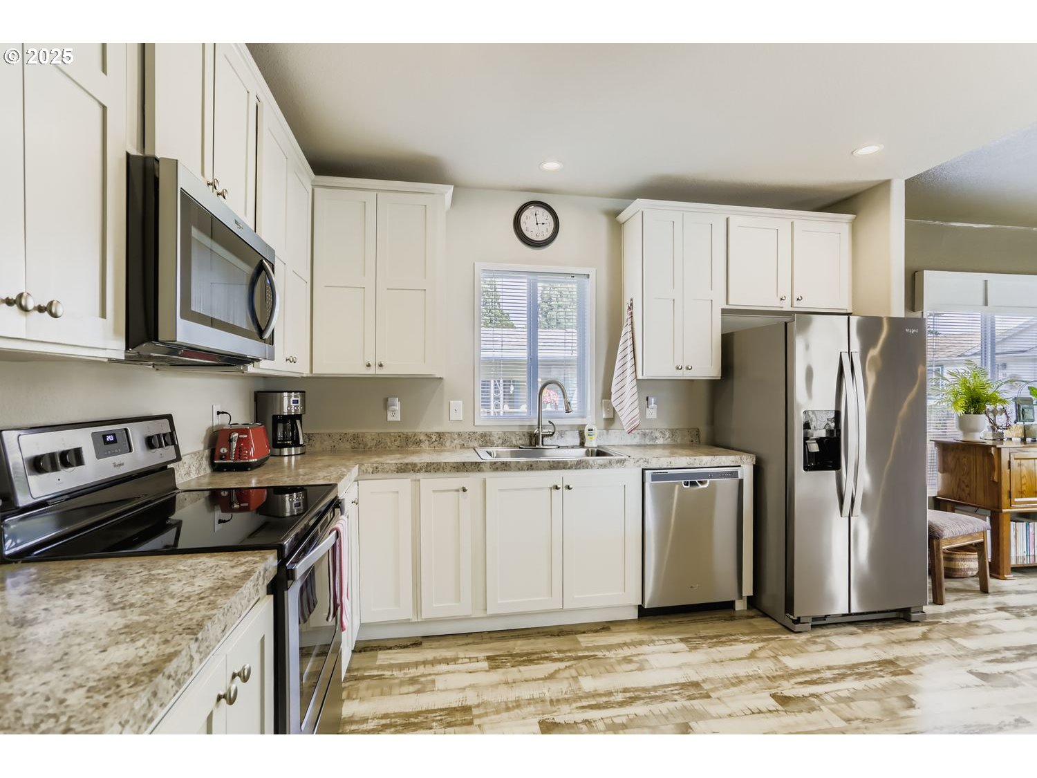 835 Southeast 1st Avenue, Unit 12 Canby, OR 97013 - Photo 4 of 11 Kitchen