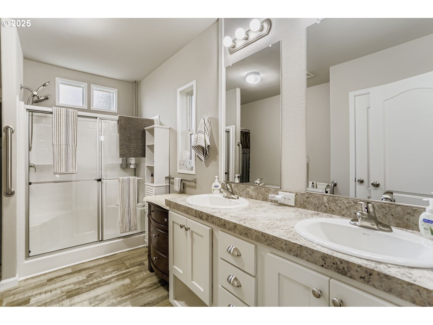 835 Southeast 1st Avenue, Unit 12 Canby, OR 97013 - Photo 10 of 11 Bathroom