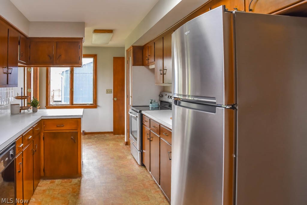 3525 25th Street Northwest Canton, OH 44708 - Photo 5 of 29 Kitchen