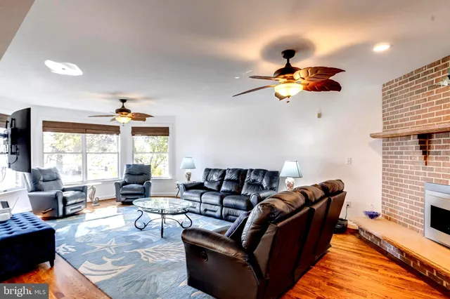 a picture of a room with a bench