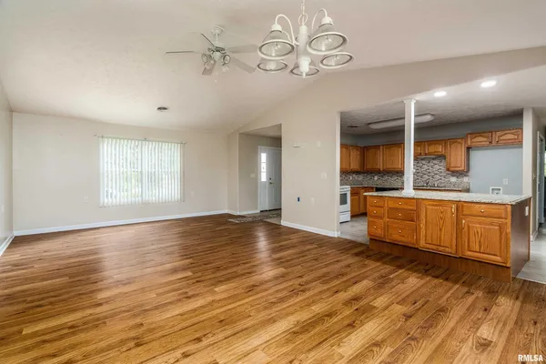 $235,000 | 1500 Apache Drive, Marion, IL 62959