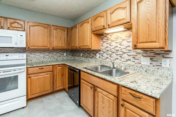 $235,000 | 1500 Apache Drive, Marion, IL 62959