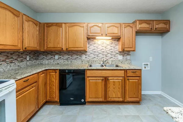 $235,000 | 1500 Apache Drive, Marion, IL 62959