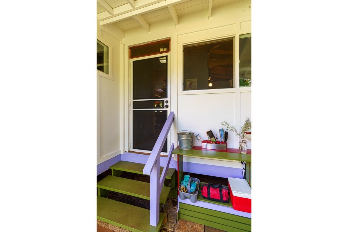 4680 Apopo Road Kapaa, HI 96746 - Photo 7 of 20 a room with furniture and a table