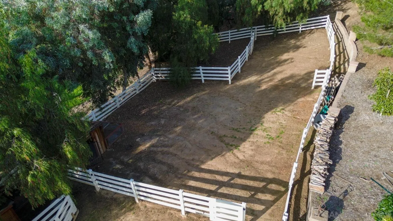 1195 Via Encinos Drive Fallbrook, CA 92028 - Photo 33 of 39