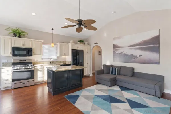 $1,350,000 | 1195 Via Encinos Drive, Fallbrook, CA 92028