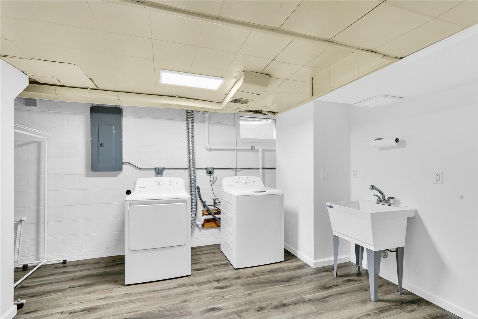 617 West John Street Champaign, IL 61820 - Photo 23 of 28 a utility room with dryer and washer