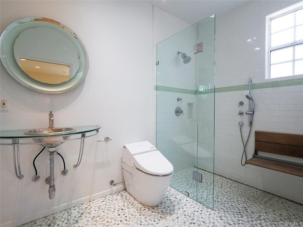 500 3rd Street Manhattan Beach, CA 90266 - Photo 33 of 40 Bonus room Bath