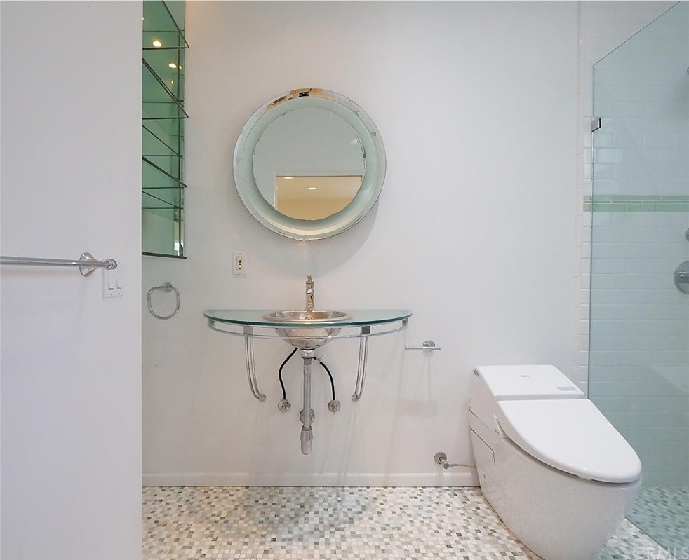 500 3rd Street Manhattan Beach, CA 90266 - Photo 34 of 40 Bonus room Bath