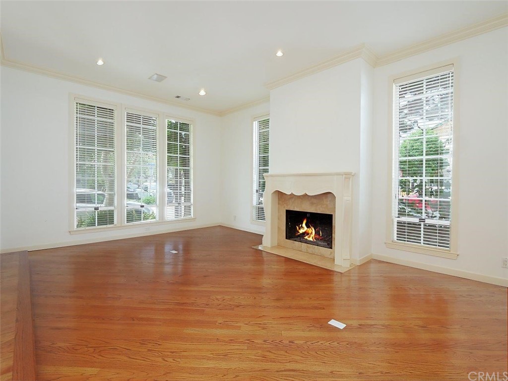 500 3rd Street Manhattan Beach, CA 90266 - Photo 7 of 40 Formal Living room