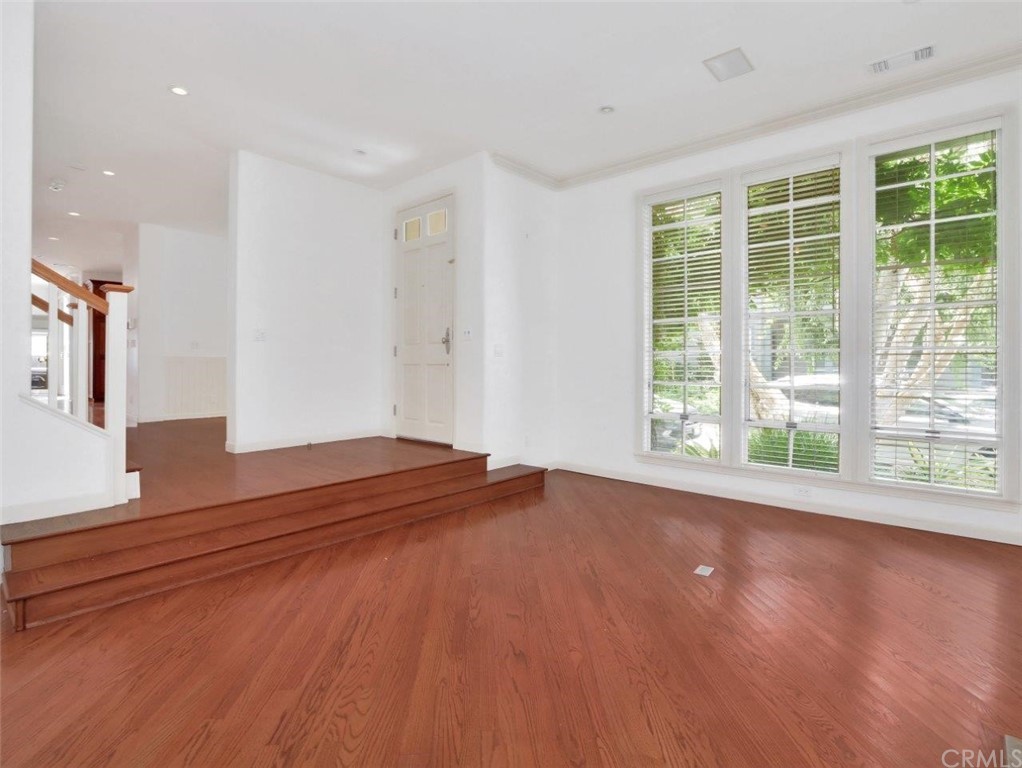 500 3rd Street Manhattan Beach, CA 90266 - Photo 8 of 40 Formal Living room
