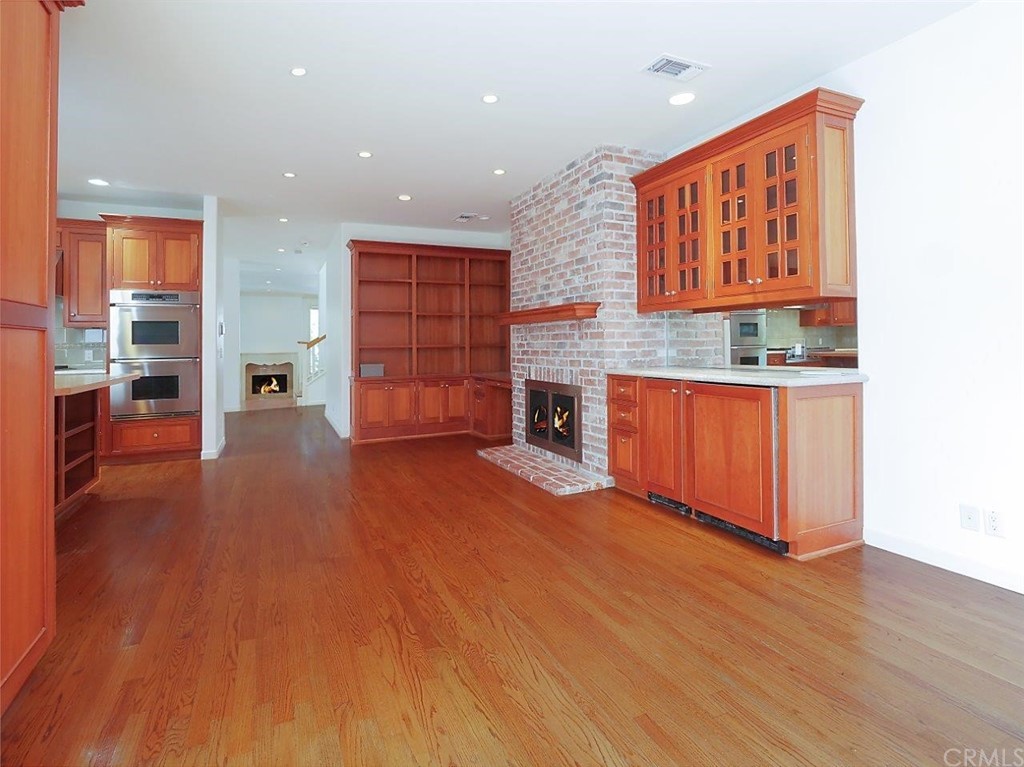 500 3rd Street Manhattan Beach, CA 90266 - Photo 10 of 40 Great room