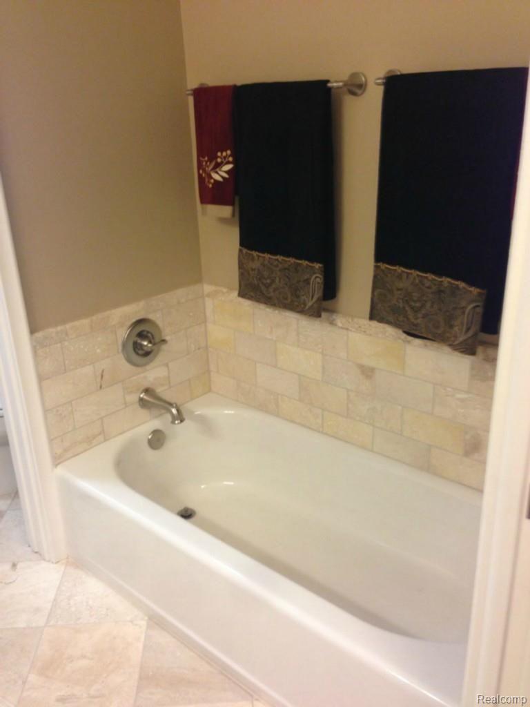 1132 Portsmouth Road Rochester, MI 48309 - Photo 13 of 24 13.jpg