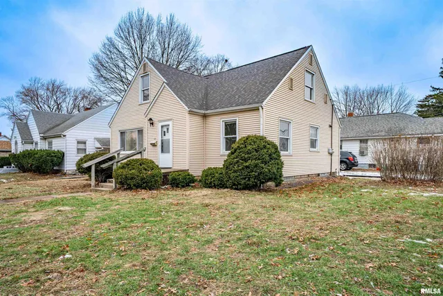 $135,900 | 1227 State Street, Pekin, IL 61554