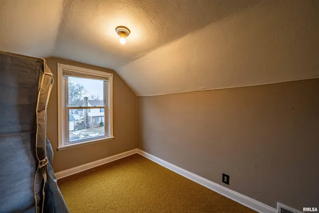 $135,900 | 1227 State Street, Pekin, IL 61554