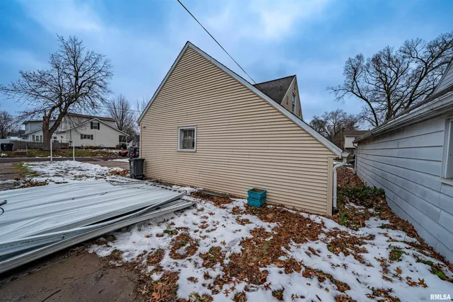 $135,900 | 1227 State Street, Pekin, IL 61554