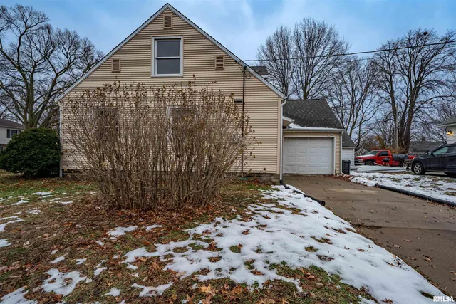 $135,900 | 1227 State Street, Pekin, IL 61554