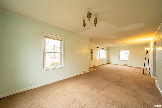 $135,900 | 1227 State Street, Pekin, IL 61554