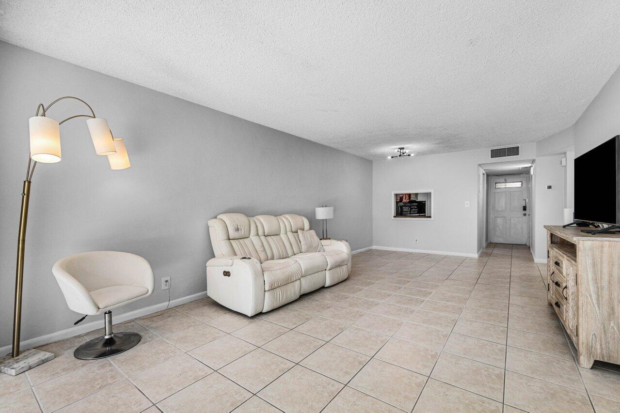 400 Northeast 20th Street, Unit A107 Boca Raton, FL 33431 - Photo 5 of 41 Family room