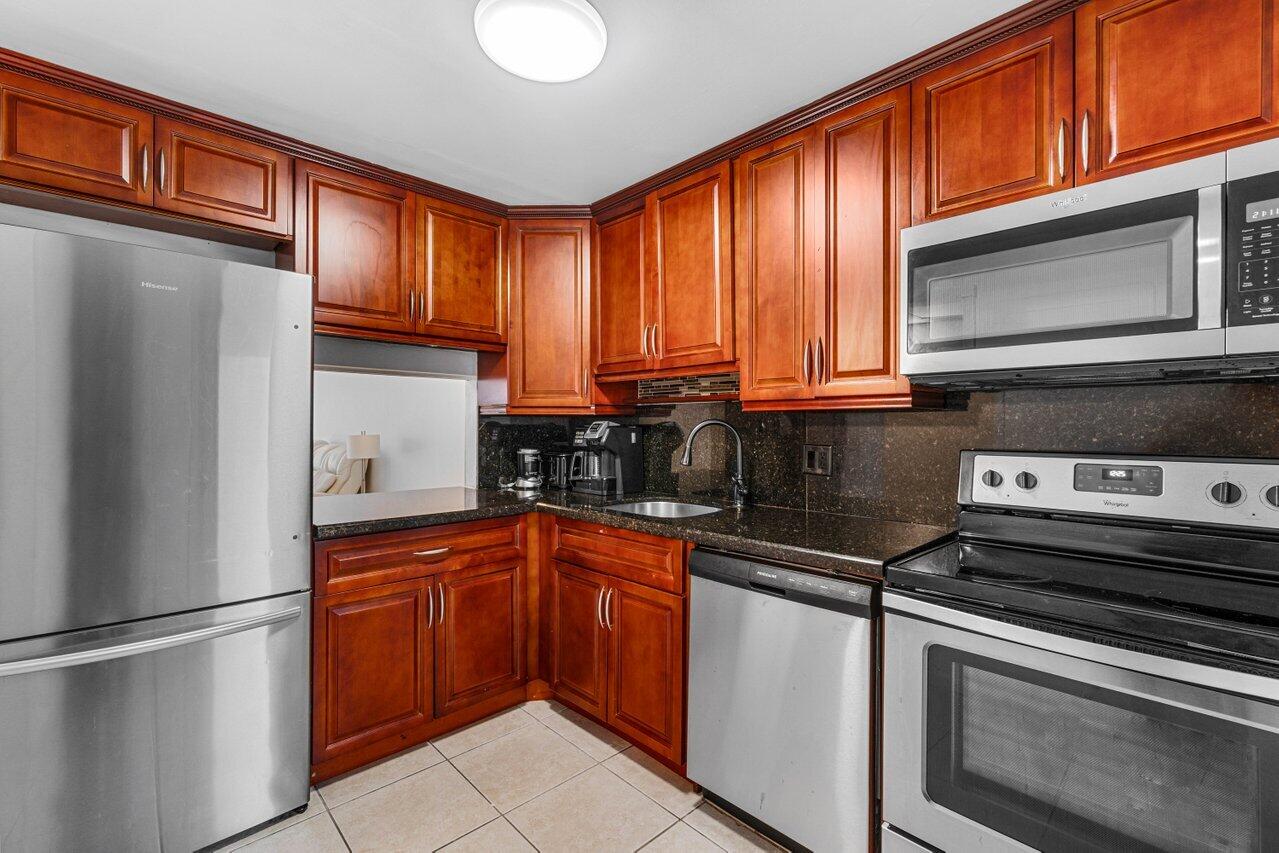 400 Northeast 20th Street, Unit A107 Boca Raton, FL 33431 - Photo 8 of 41 Kitchen