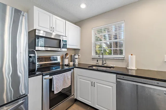 $4,000 | 18213 Southeast Fairview Circle, Jupiter, FL 33469