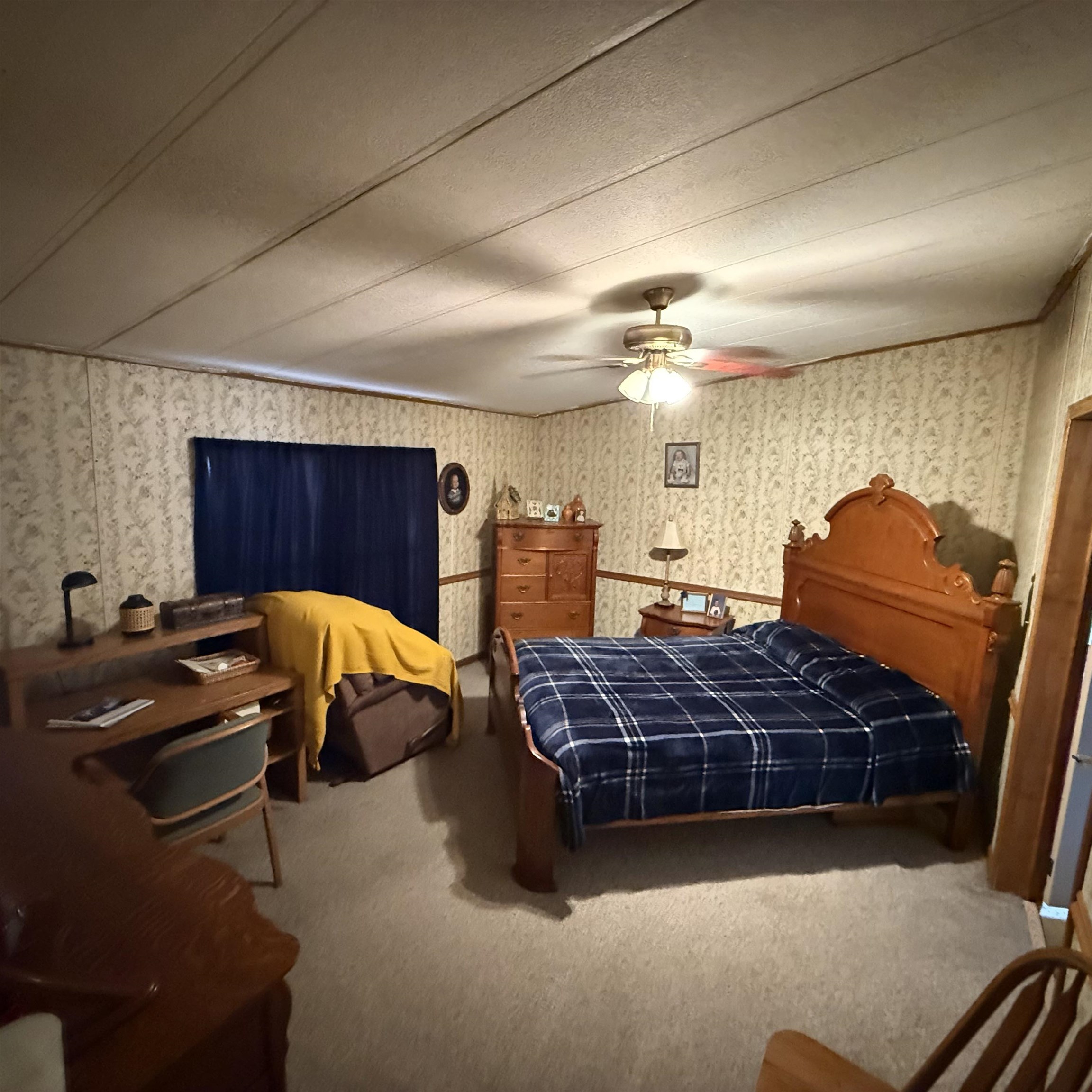 1595 Kelly Road Holladay, TN 38341 - Photo 6 of 15 a living room with furniture gym equipment and a chandelier