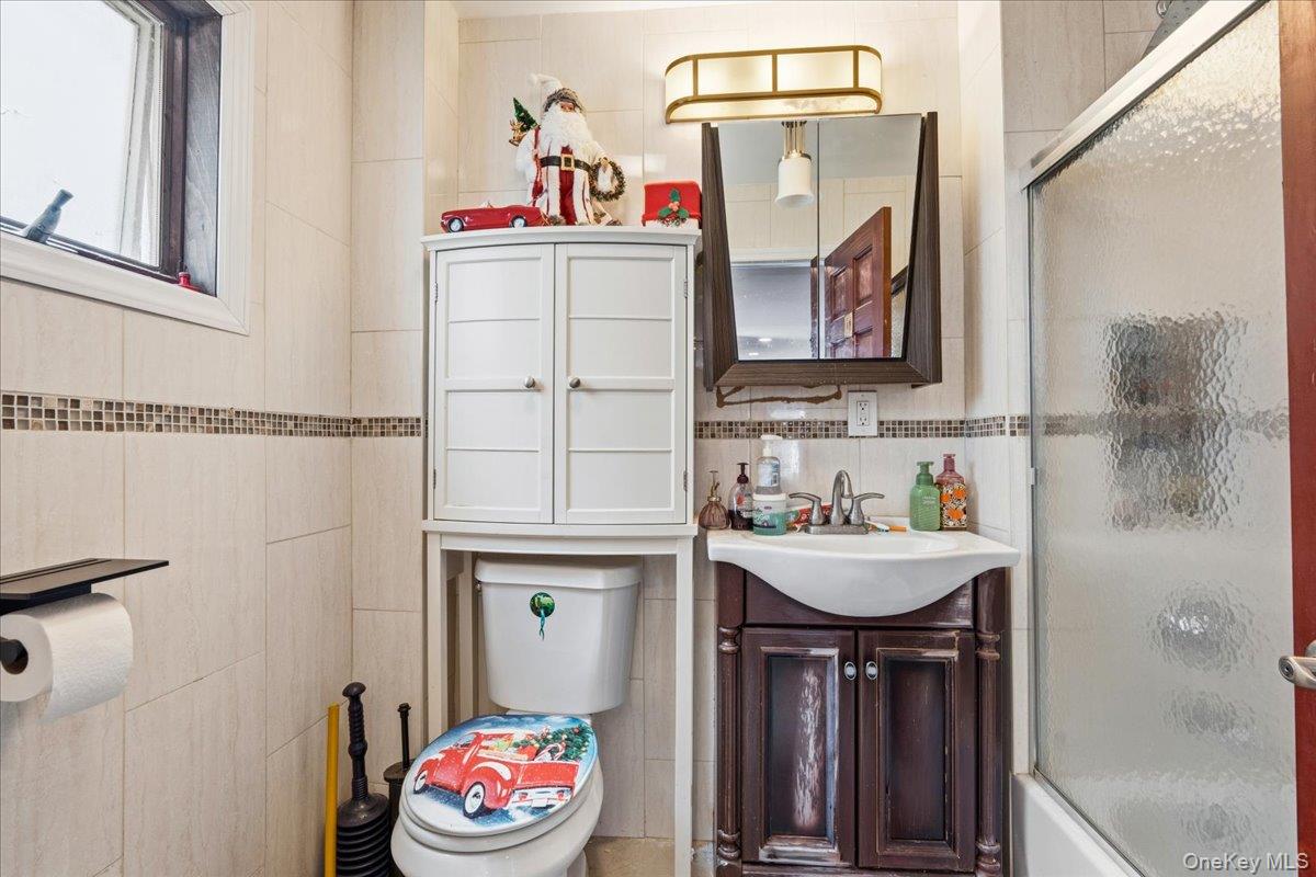 102-16 164th Road Queens, NY 11414 - Photo 10 of 29 top unit bathroom